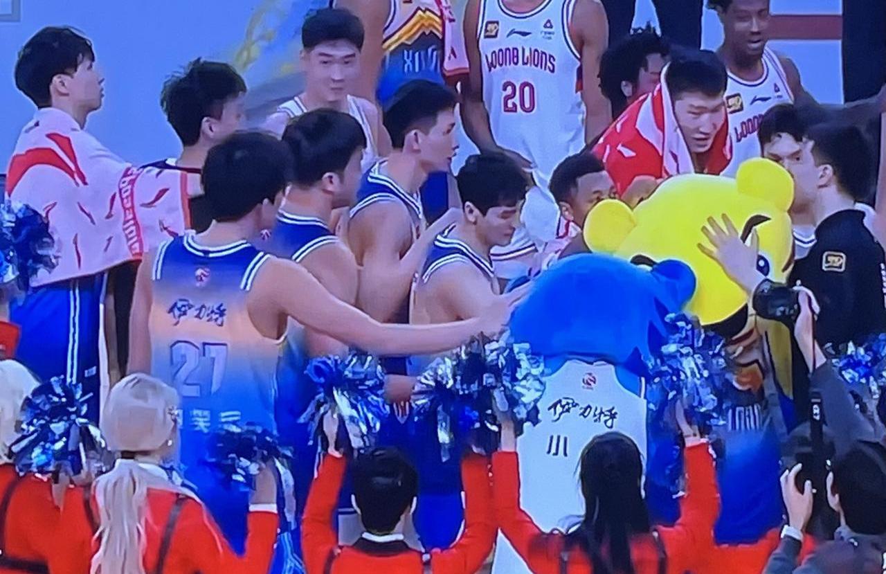 华体会官网-包含新疆男篮战胜广州队，实力碾压对手再现神勇的词条