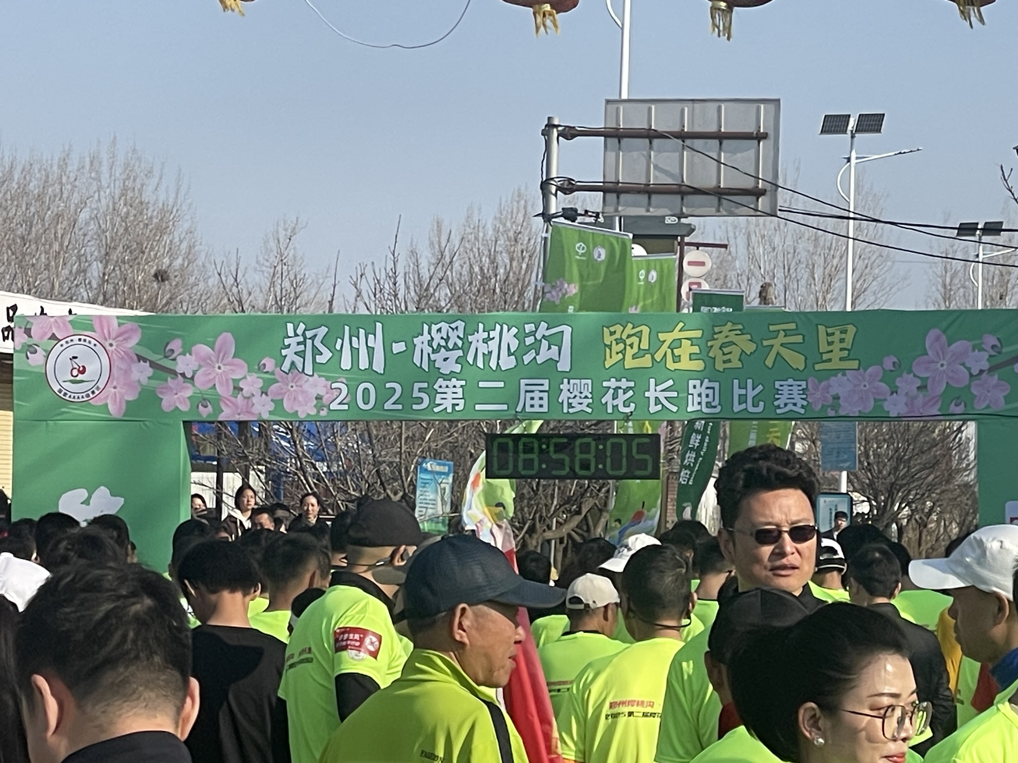 比赛氛围浓厚，四处传播对抗与团结